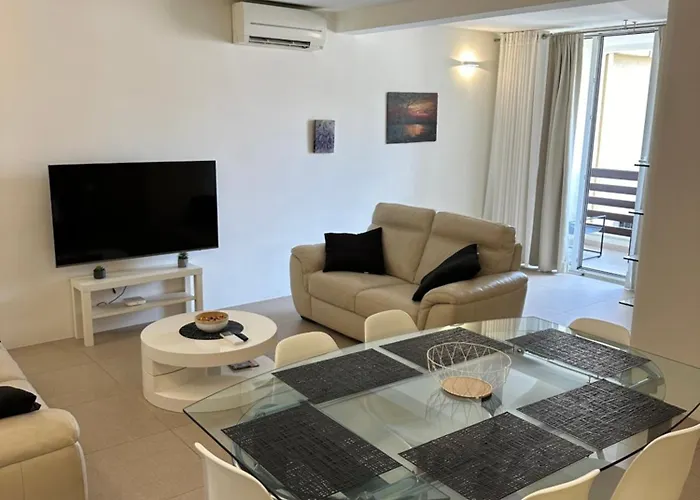 Cruise Ship Bridge View Apartment Luka