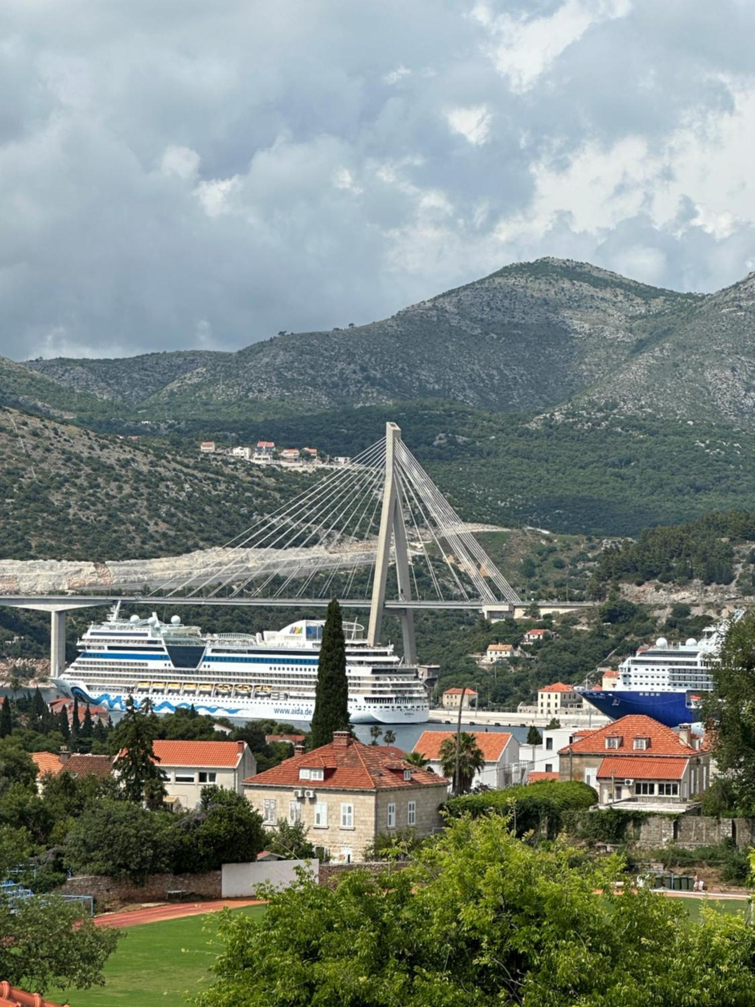 Cruise Ship Bridge View Luka * Dubrovnik